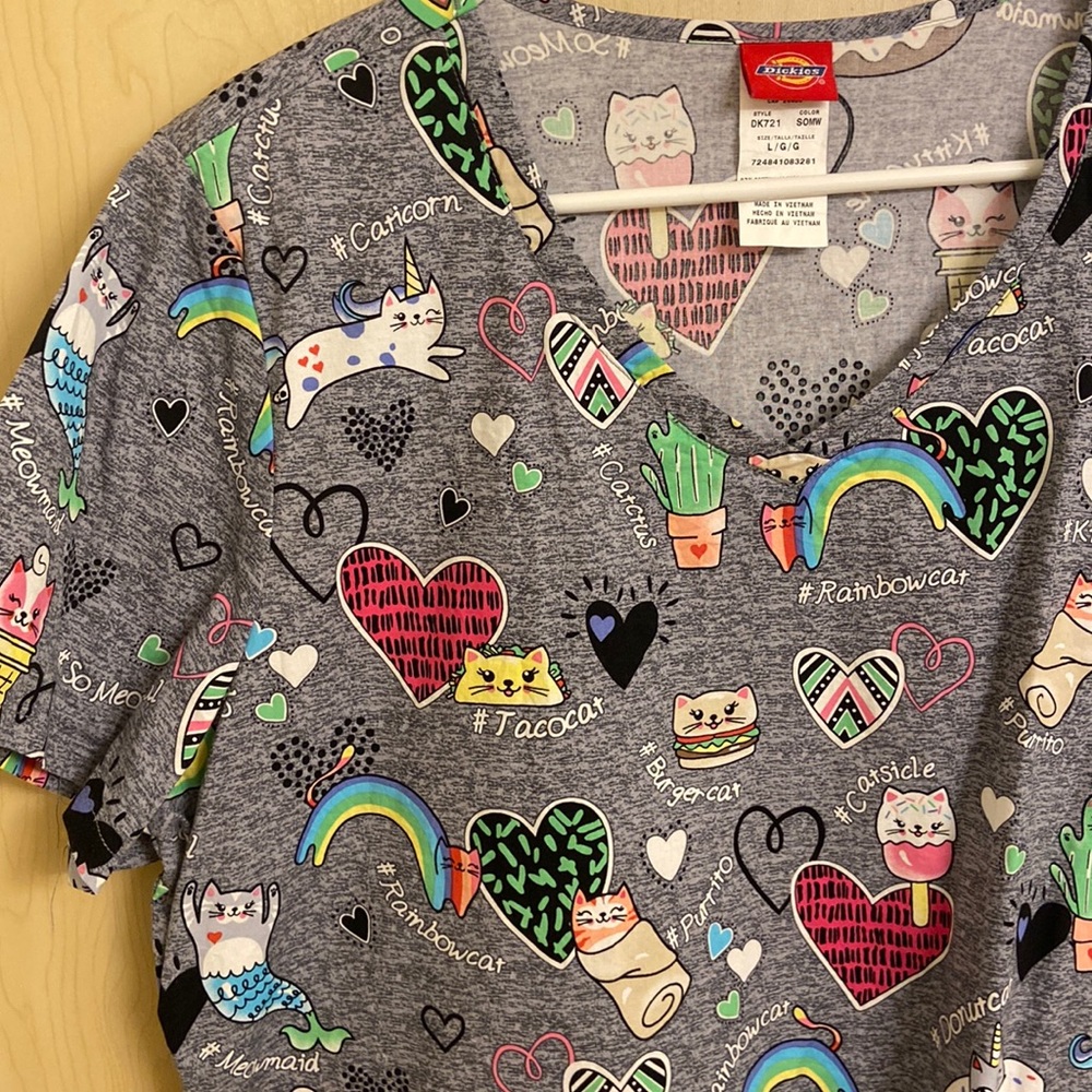 Dickies cat scrub top size large women’s